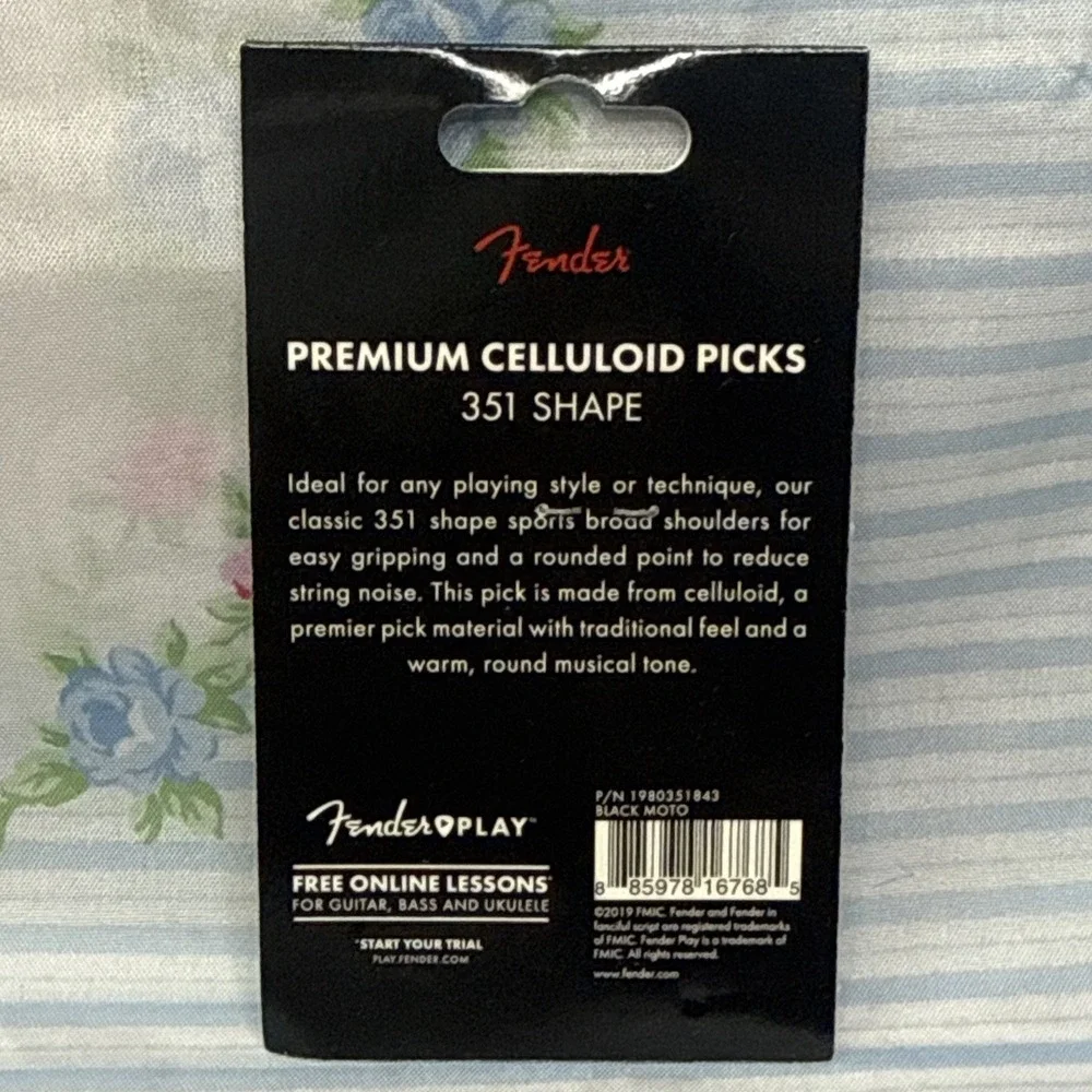 Fender Premium Celluloid Guitar Picks 351‎ Shape Medium Black Moto – 12 Pack New